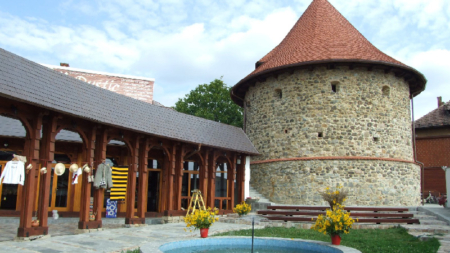 Expoziție de arte vizuale la Bastionul Măcelarilor