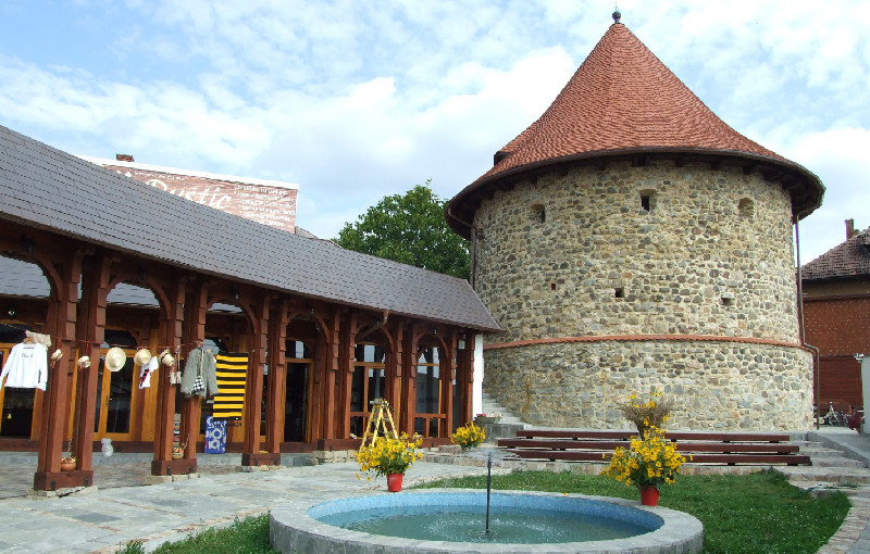 Expoziție de arte vizuale la Bastionul Măcelarilor