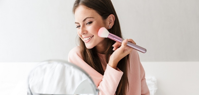 Machiajul de zi vs. machiajul de seară: ce trebuie să știi