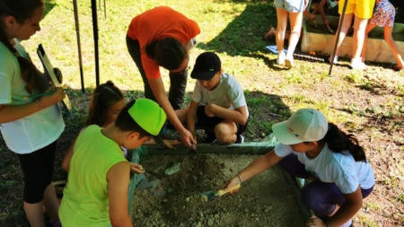”De-a Arheologia”, atelier dedicat copiilor, la Sighet