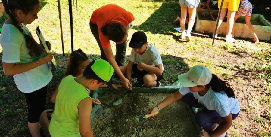 ”De-a Arheologia”, atelier dedicat copiilor, la Sighet
