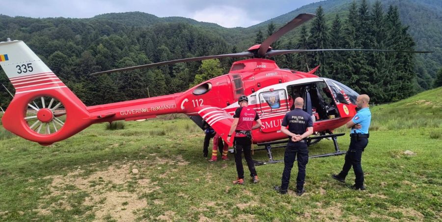 Trei ucraineni salvați din Munții Maramureșului. Unul dintre ei, care a luptat în războiul cu rușii, a fost preluat de un elicopter SMURD