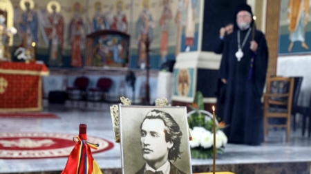 Omagiul adus de Preasfințitul Părinte Episcop Iustin lui Mihai Eminescu, la 136 de ani de la trecerea sa la cele veșnice