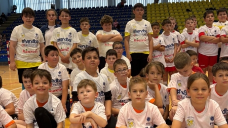Peste 300 de copii au participat la Festivalul handbalului juvenil din Baia Mare