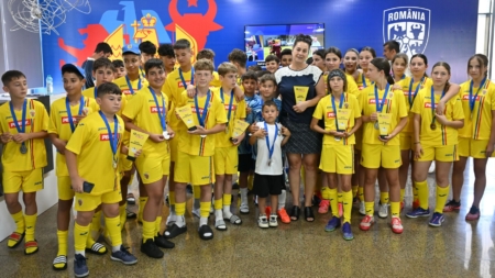 Echipa de fete a Școlii Gimnaziale Giulești, la EDU Camp