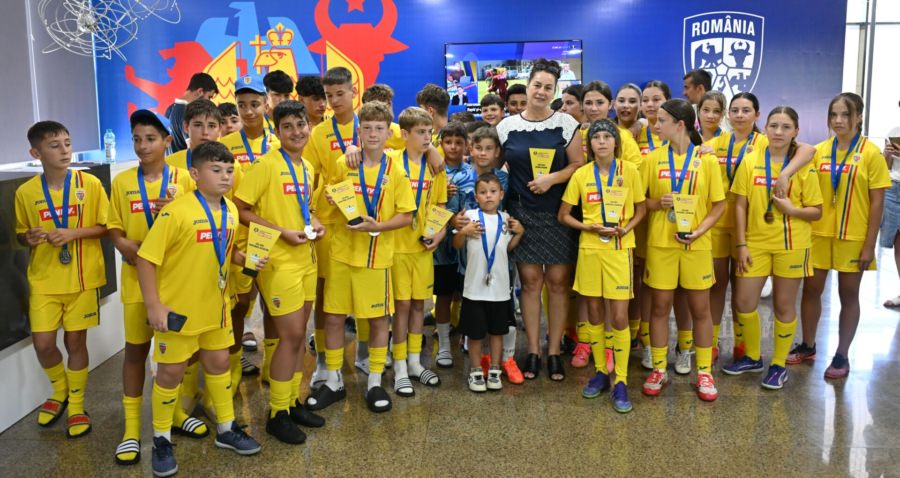 Echipa de fete a Școlii Gimnaziale Giulești, la EDU Camp