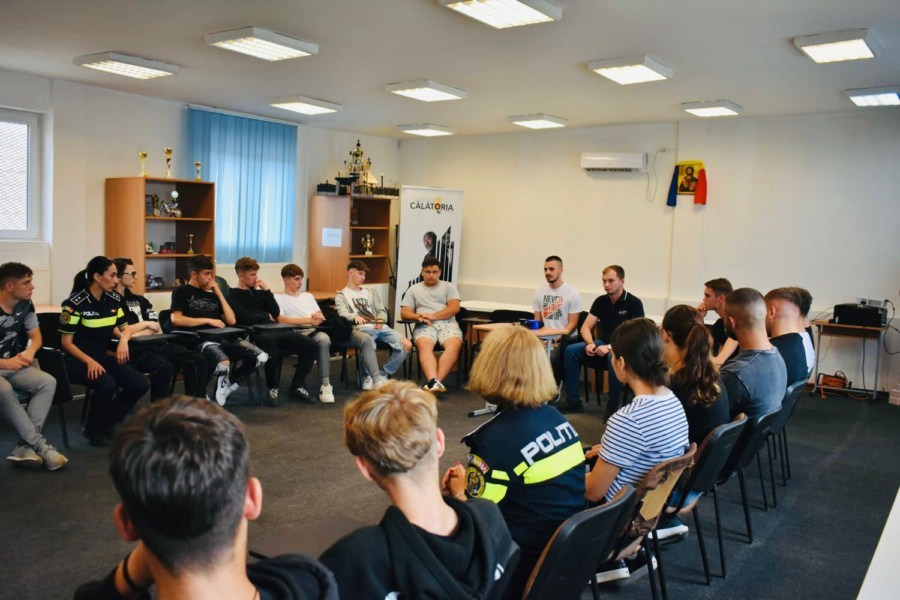 De la libertate la restricții – un exercițiu de pedagogie cu elevi și deținuți
