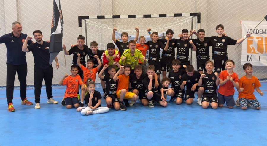 Argint pentru echipa de juniori 4 a AH Minaur în Campionatul național