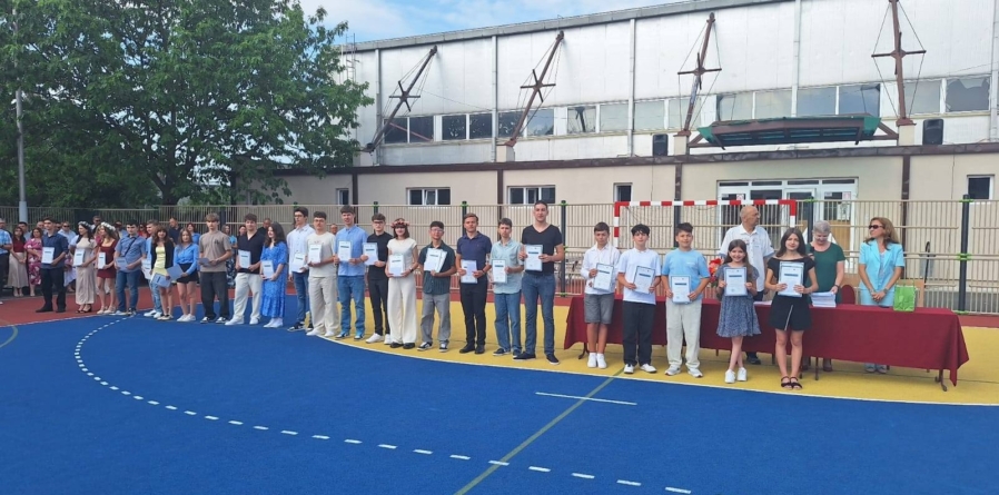 Șincaiștii care au mers la fazele naționale ale olimpiadelor, recompensați financiar de un părinte care a vrut să rămână anonim