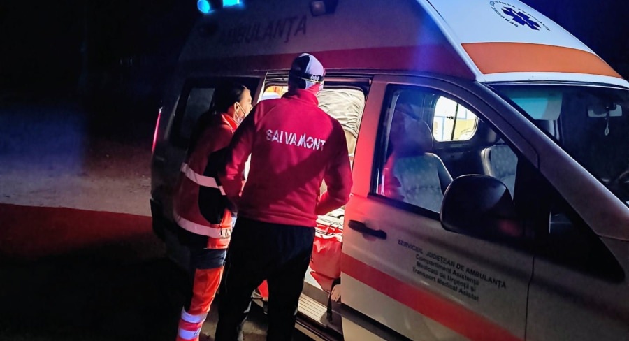 Acțiune de aproape nouă ore a salvamontiștilor în Munții Maramureșului pentru salvarea a trei ucraineni
