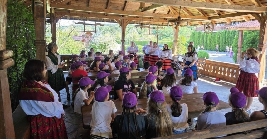 Mai mulți elevi din Pitești au descoperit farmecul satului românesc la Călinești