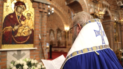 Începe Postul Adormirii Maicii Domnului; La ceas de seară, în biserici, schituri și mănăstiri se oficiază Slujba Paraclisului