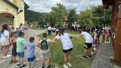 Biserica „Nașterea Maicii Domnului” Ferneziu organizează ediția a V-a a manifestării „Tabăra în Satul Meu”