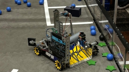 Copiii și adolescenții pasionați de tehnologie și inovație sunt invitați la Think-Tech Summer Camp