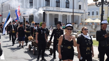 Sute de coșari din România, Germania, Serbia, Estonia, Lituania și Croația au defilat pe străzile Sighetului