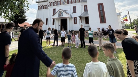 Seară de film în curtea casei parohiale din Recea