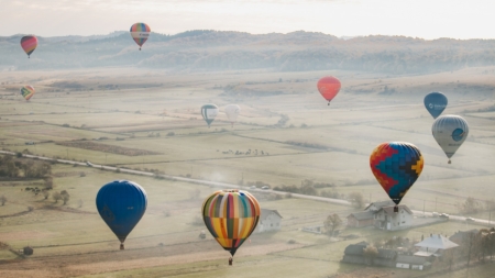 Peste 20 de baloane cu aer cald vor umple cerul la Maramureș Balloon Fiesta 2025