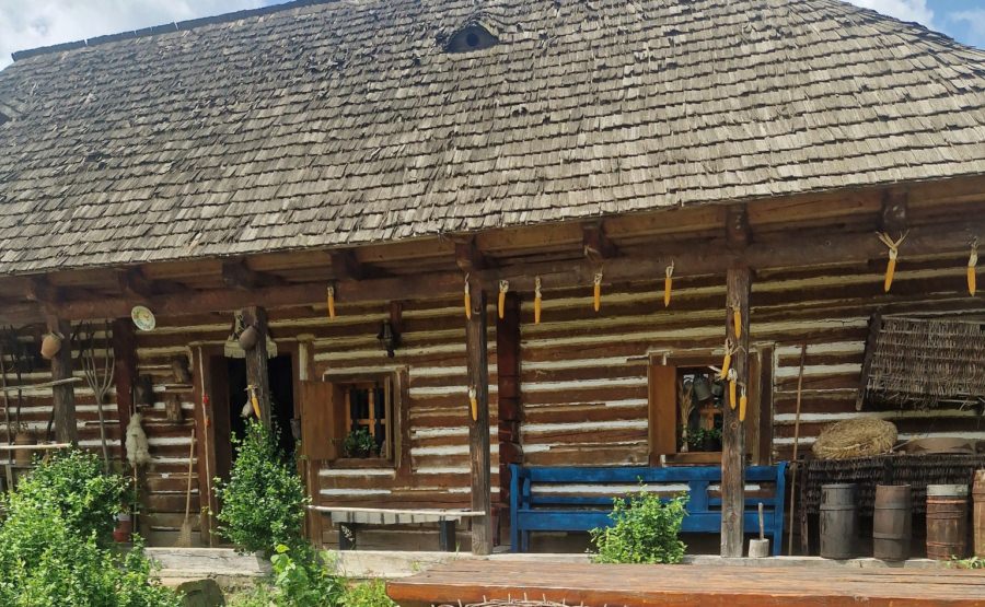 Câteva daruri pentru Casa Muzeu din Rogoz – un gest mic, cu impact mare pentru păstrarea tradițiilor