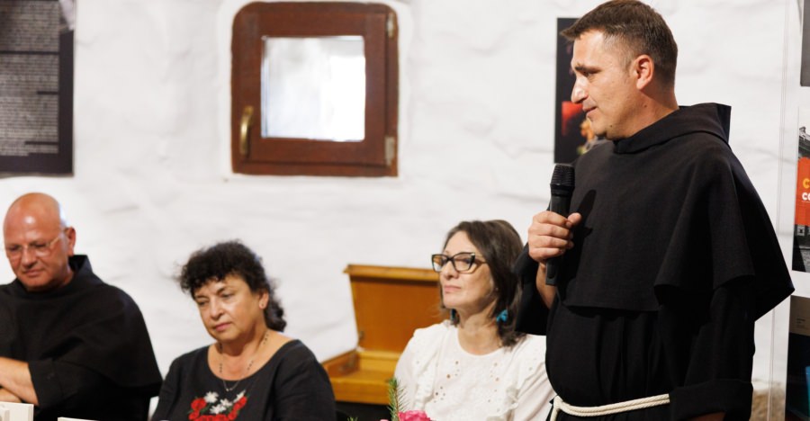 Părintele Carol-Daniel Sabău a lansat volumul de poezii „Simplissima”