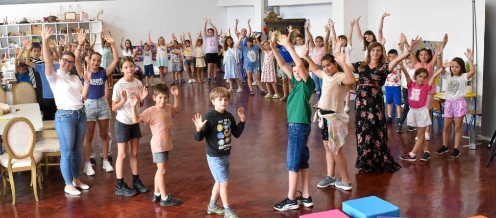 Aproape 50 de copii au participat la primul atelier „Hai-Hui prin povești culese din Țara Lăpușului”