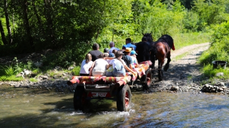 Tradiție, credință, bucurie: Parohia „Sfântul Iosif Mărturisitorul” din Sighetu Marmației a organizat o nouă ediție a Școlii de Vară