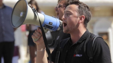 Guvernul, lovit de noi proteste chiar în ziua în care își angajează răspunderea pe austeritate