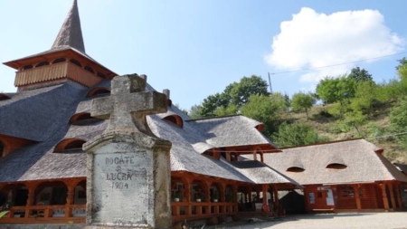 Invitație la Hramul Mănăstirii Rohița – Boiereni, Țara Lăpușului