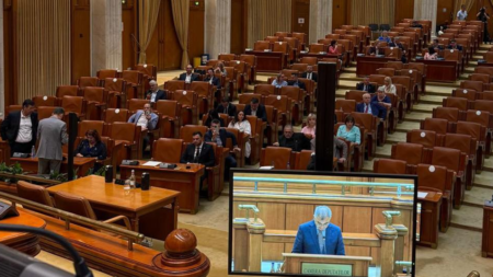 Bănci goale la citirea moțiunii de cenzură