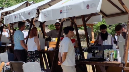 Cafea, tradiție și oameni faini într-o atmosferă de poveste