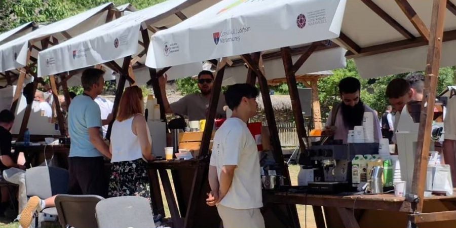 Cafea, tradiție și oameni faini într-o atmosferă de poveste
