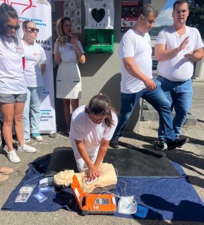 Instruiri săptămânale pentru utilizarea defibrilatoarelor AED, în Baia Mare