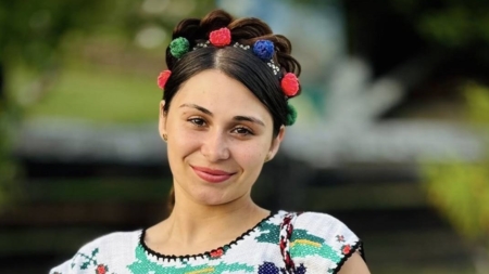 Andreea Ghițiu, îndrăgita artistă din Maramureș, își sărbătorește ziua de naștere