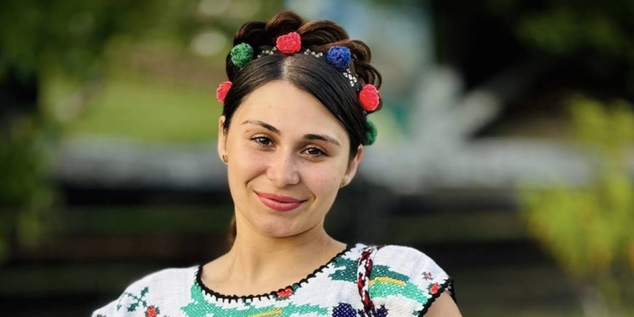 Andreea Ghițiu, îndrăgita artistă din Maramureș, își sărbătorește ziua de naștere