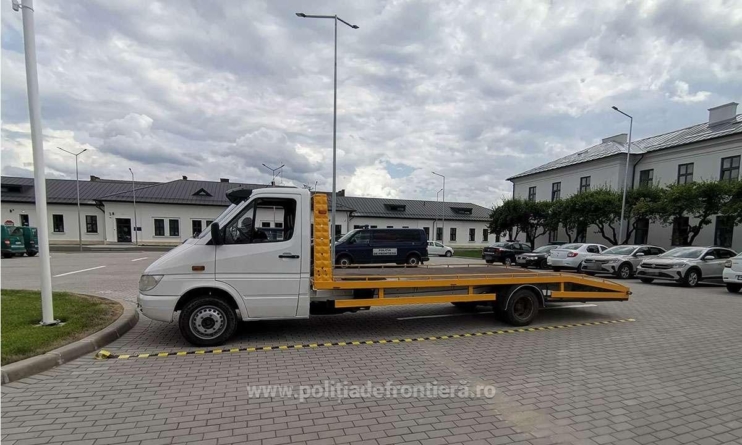 Maramureșean prins de polițiștii de frontieră conducând o autoutilitară cu numere false