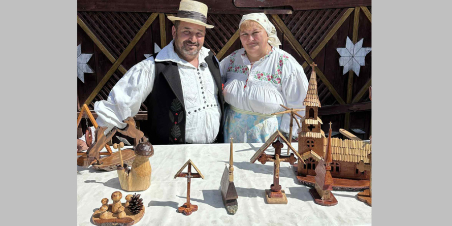 Când nu predă, creează artă: Marin Uivaroși, dascălul din comuna Băița de sub Codru care dă viață lemnului