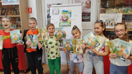 O zi plină de zâmbete, povești și culoare la Biblioteca Orășenească Tăuții Măgherăuș