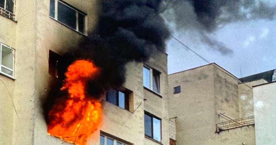 Incendiu într-un bloc din Baia Mare. Două persoane au ajuns la spital