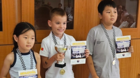 Eric Fodor de la Academia de Șah Maramureș, pe prima treaptă a podiumului la un concurs în Ungaria