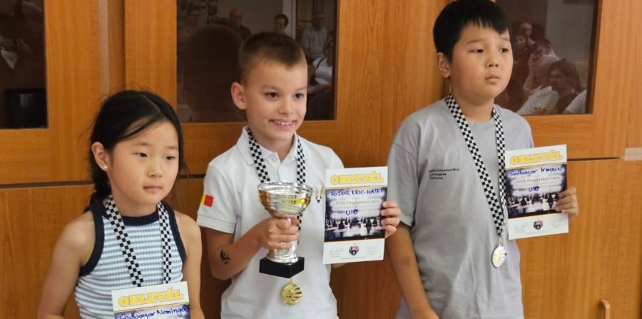 Eric Fodor de la Academia de Șah Maramureș, pe prima treaptă a podiumului la un concurs în Ungaria