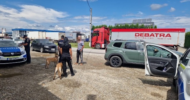 Polițiștii sigheteni, în controale pe drumuri alături de grupa canină