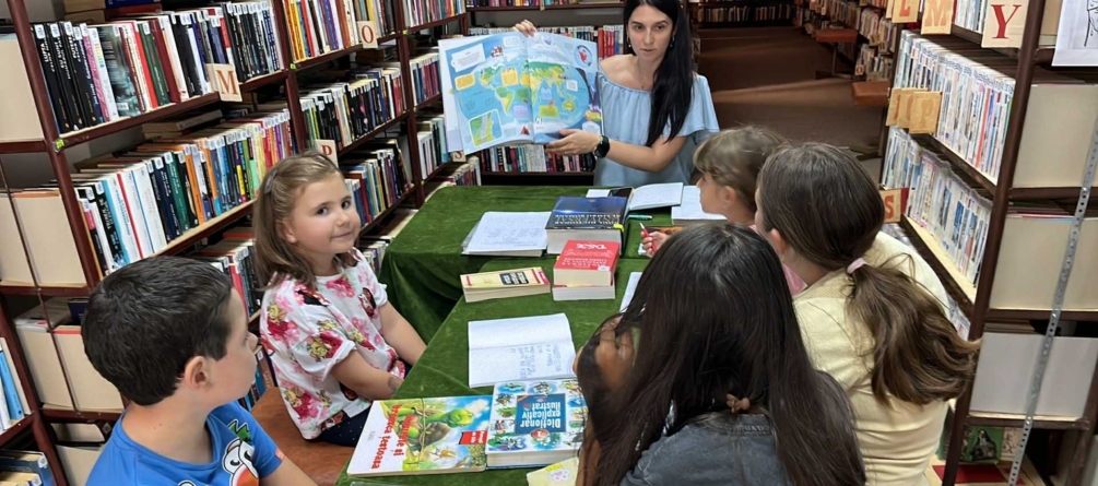 O nouă întrunire a clubului de lectură al copiilor la Filiala Traian a Bibliotecii Județene