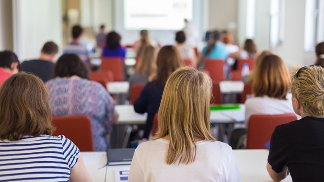 Cursuri gratuite pentru tinerii cu sau fără loc de munca