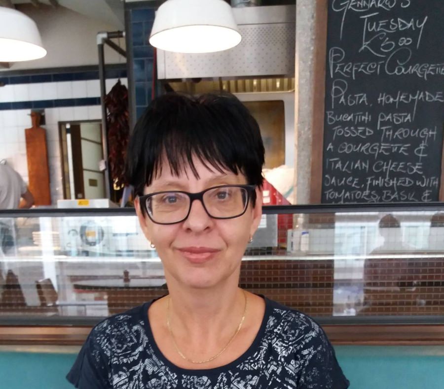 Prof. Dana Heuberger de la Colegiul Național „Vasile Lucaciu”, coautor al noului manual de matematică pentru clasa a VIII- a apărut sub egida Ministerului Educației și Cercetării