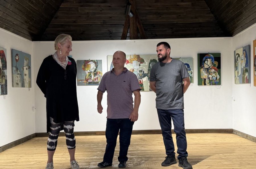 A avut loc vernisajul expoziției de pictură „Arheologia Arhaicului” a artistului Ciprian Cosma