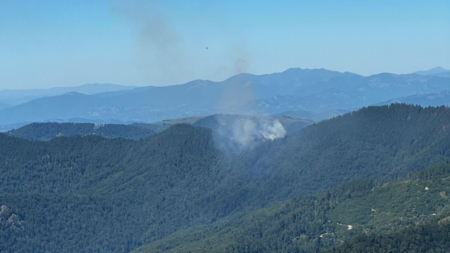 ACTUALIZARE: Incendiu în Țibleș. Două elicoptere au mers în zona afectată