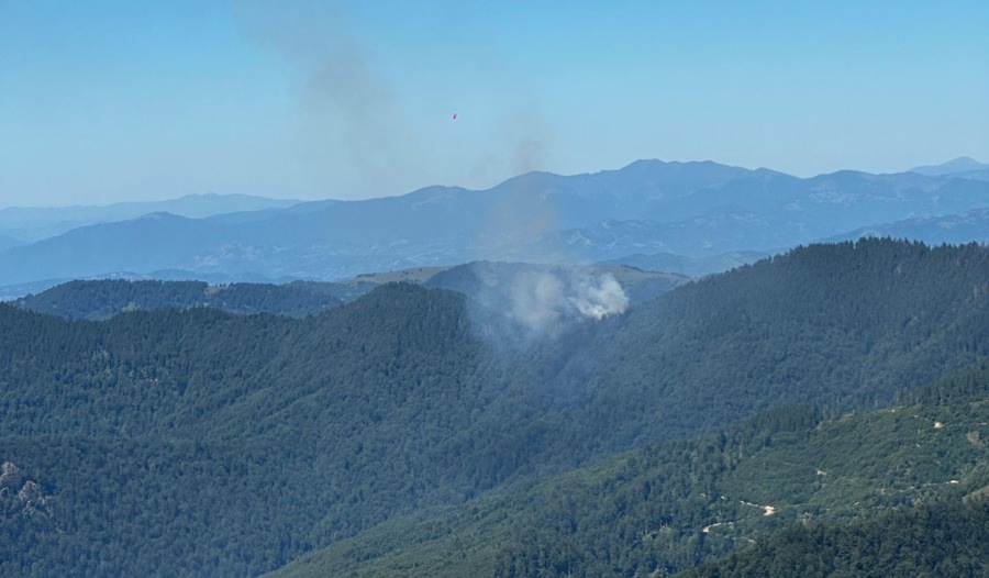 ACTUALIZARE: Incendiu în Țibleș. Două elicoptere au mers în zona afectată