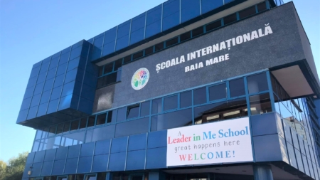 Recital de pian susținut de elevii Liceului Internațional Baia Mare, la final de an școlar