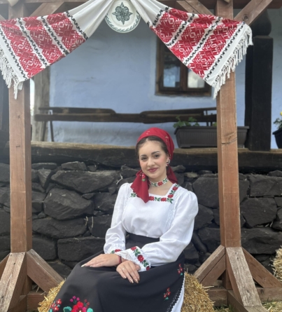 Patricia Moldovan, adolescenta care poartă tradiția în suflet