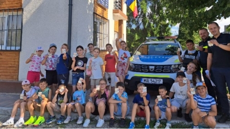 Polițiști la taifas cu copiii