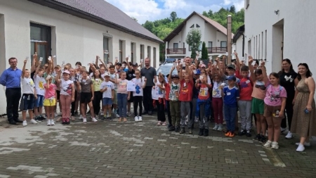 Lecții de siguranță rutieră pentru copii, alături de polițiștii din Ocna Șugatag